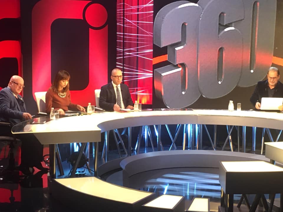 Avokatja e Popullit Erinda Ballanca, pjesëmarrëse në debatin televiziv të emisionit “360 gradë”, drejtuar nga gazetari Artur Zheji